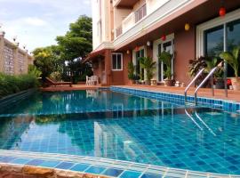 Convenient Grand Plus Hotel Suvarnabhumi，位于莱卡邦的酒店