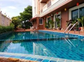 Convenient Grand Plus Hotel Suvarnabhumi
