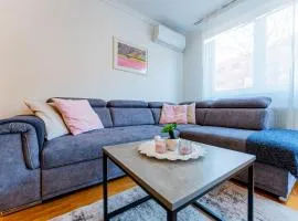Flexible SelfCheckIns 128 - Zagreb - Garage - Loggia - New