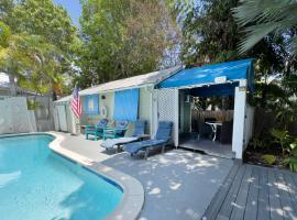 Poolside Paradise Tropical Village，位于基韦斯特的酒店