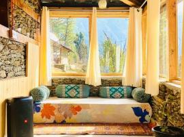 Rustic Two-Room Restored House By Bastiat Stays，位于马恩迪的酒店