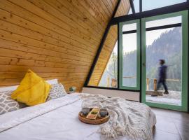 Vibrant A-Frame In The Valley By Bastiat Stays，位于马恩迪的酒店