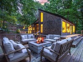 Dream Retreat with Hot Tub, FirePit, Grill and only 15 min to Downtown Chattanooga，位于Signal Mountain的酒店