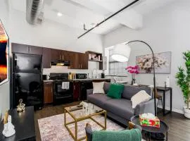 Cozy 1BR Parking, Rooftop, Near Arrowhd & TMobile