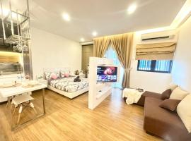 Symphony Tower - Self Check in, Privacy, Epic City View, Netflix, Free Parking，位于蕉赖的酒店