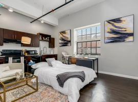 Chic 1BR Parking, Rooftop, Near Arrowhd & TMobile