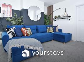 Lily House by YourStays - Cosy 3 Bedroom House in Crewe，位于克鲁的酒店