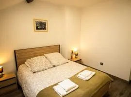 A L'Ombre du Pin - Large T4 Duplex near Disneyland and Paris, 1-7 Guests