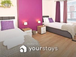 Somerville House by YourStays - 4 Bedroom House in Crewe，位于克鲁的酒店