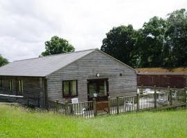 Accessible Barn 4 Bedrooms Farm stay sleeps 8，位于Mayfield的酒店