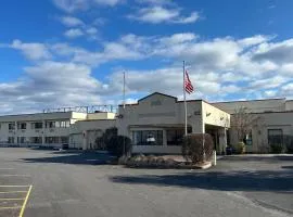 Hilltop Inn & Suites