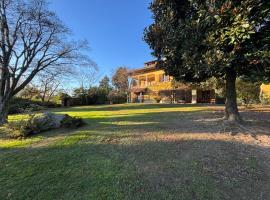 Haus am See in Bella Italia，位于Travedona的酒店