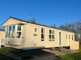 The Buttercup Hideaway Caravan ,Skipsea Sands, Bridlington，位于Ulrome的酒店