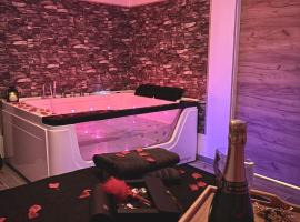 ღ L'escapade romantique ღ de la Vill'ona - LOVEROOM -Ardèche，位于格罗斯皮耶尔雷的酒店