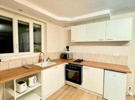 1-Cinema apartment 10 min from Futuroscope，位于Saint-Cyr的酒店