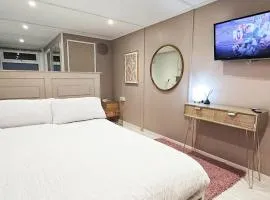 The Fourwinds Cosy Cabin- 15mins to Belfast city