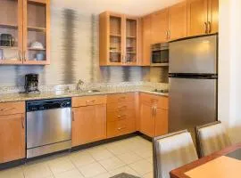 莱克星顿基恩兰/机场原住客栈 