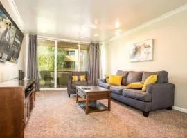 Relaxing Condo with Parking - Minutes to Old Town!