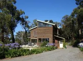 Queen Room with Balcony - Kookaburra Retreat Homestay