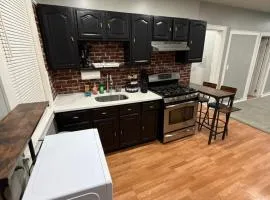 Huge 3 Bedroom 1 Bathroom apartment less than 5 minutes from Newark Airport 25 minutes away from NYC and 5 minutes from train station