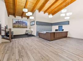 Days Inn & Suites by Wyndham Mesa Near Phoenix，位于梅萨的酒店