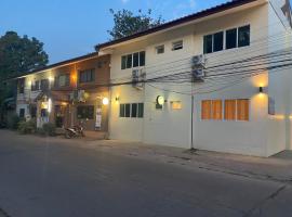 จอมเมือง Motel，位于南府的酒店