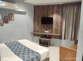 Hotel Premium，位于甘地讷格尔的酒店