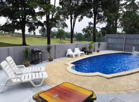Green Cove Villa A Famosa Karaoke Netflix Private pool，位于十字港的酒店