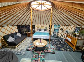 Rainbow's End Yurts，位于多诺赫的豪华帐篷