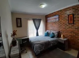 Lovely 1-bedroom in secure complex with pool