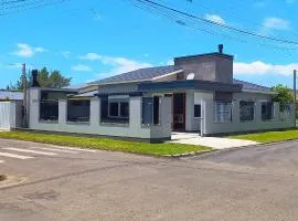 Casa Com Três Dormitórios Pertinho Do Mar Em Capão Da Canoa