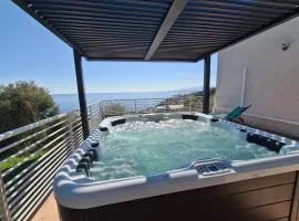 6-person apartment in sea view villa with jacuzzi