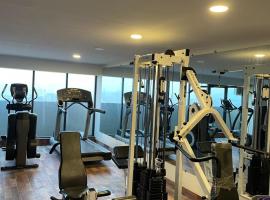 Luxury condo with rooftop pool!，位于伊斯兰堡的酒店