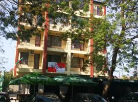Central Park Family Hotel，位于卡瓦尔纳的酒店