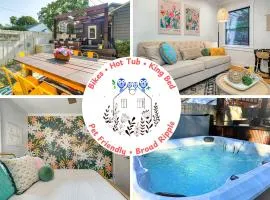 Perfect Broad Ripple Retreat with Hot Tub, King Bed, near DT & Children's Museum, Pet Friendly Fenced Backyard