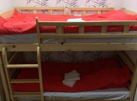 Robinson's Guest House，位于K'veda Ts'ikhesulori的酒店