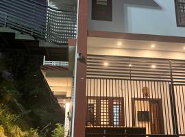 VARIYATH HOMESTAY THIRUNELLi，位于Thirunelli的民宿