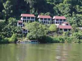 Ba Be Lakeside Bungalow