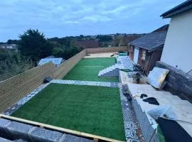 Newly Refurbished, High spec 4 Bdrm