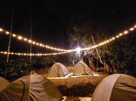Tropical camping，位于Wayanad的露营地