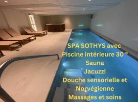 Kyriad Saumur Hyper Centre Hôtel, Appartements, Séminaires et SPA soins Sothys Paris，位于索米尔的酒店