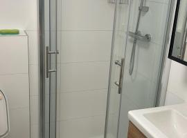 Helfant Luxembourg Standard Double Room 7，位于Helfant的青旅