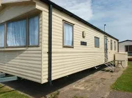 St Osyth - Seaside 3-Bedroom Lodge - Sleeps 6