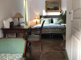 Mansio VitAE，位于Nolay的带停车场的酒店