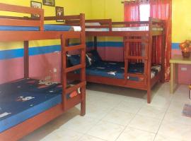 RedDoorz at Precious Dem Beach Resort Pagudpud，位于Aggao的酒店