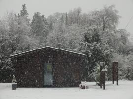 Book at Killarney Cabins for this Adult Accommodation，位于基拉尼的乡村别墅