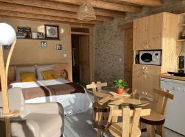 Les 5 Crêts - Studio en Montagne，位于Saint-Pierre-dʼAllevard的酒店