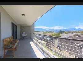 Immaculate 2-Bed Apartment in Cape Town