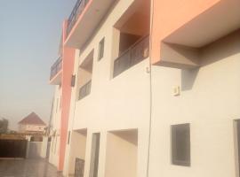 Otentic Mega Apartment，位于Ginda的酒店