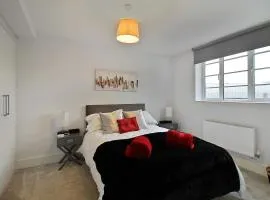 Flat in Central Slough - transport links